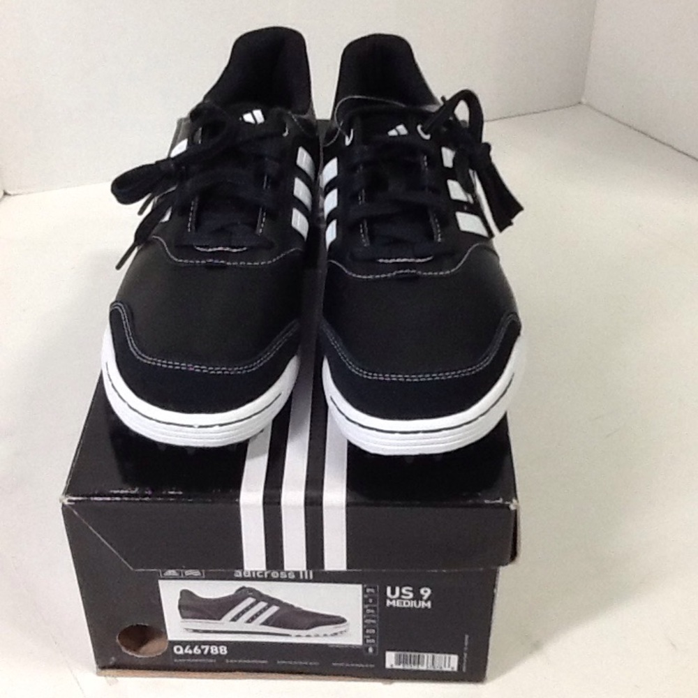 Golf shoe